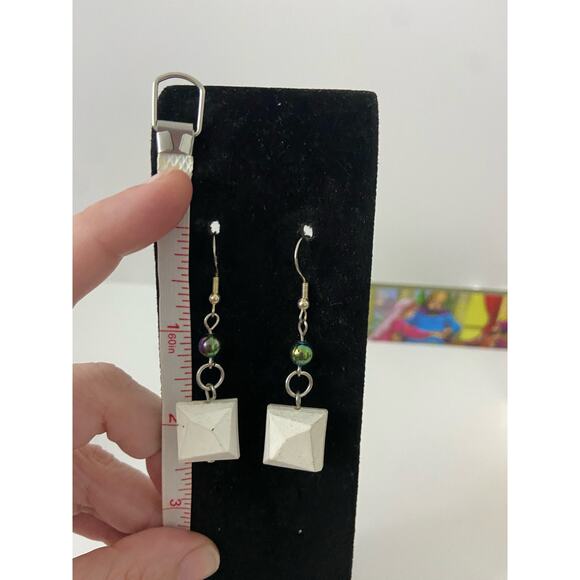 white square earrings - Picture 3 of 4
